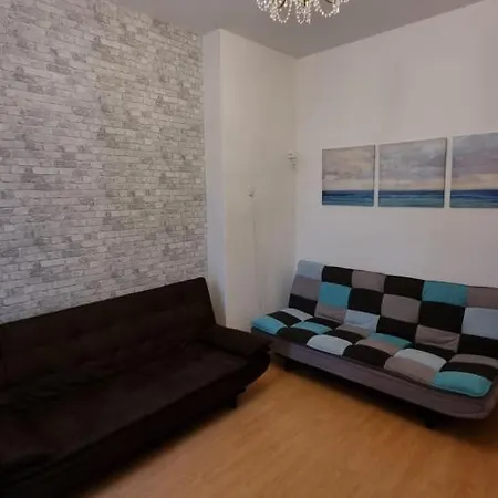 Londynska 83 *